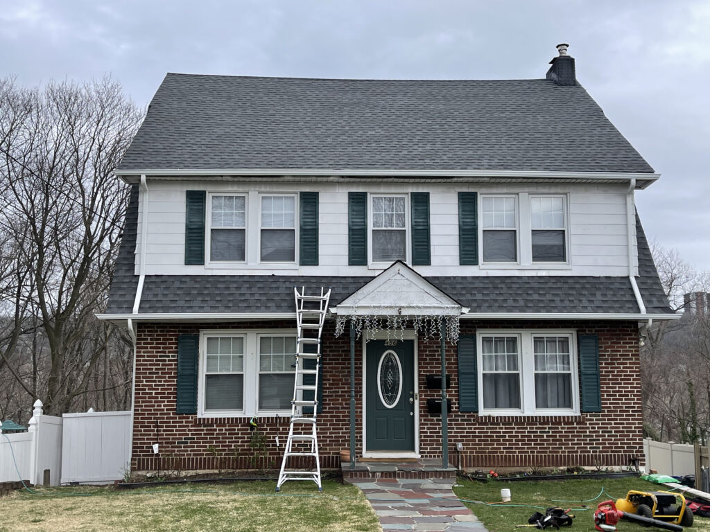 Shingle roof from Golden Master’s project portfolio