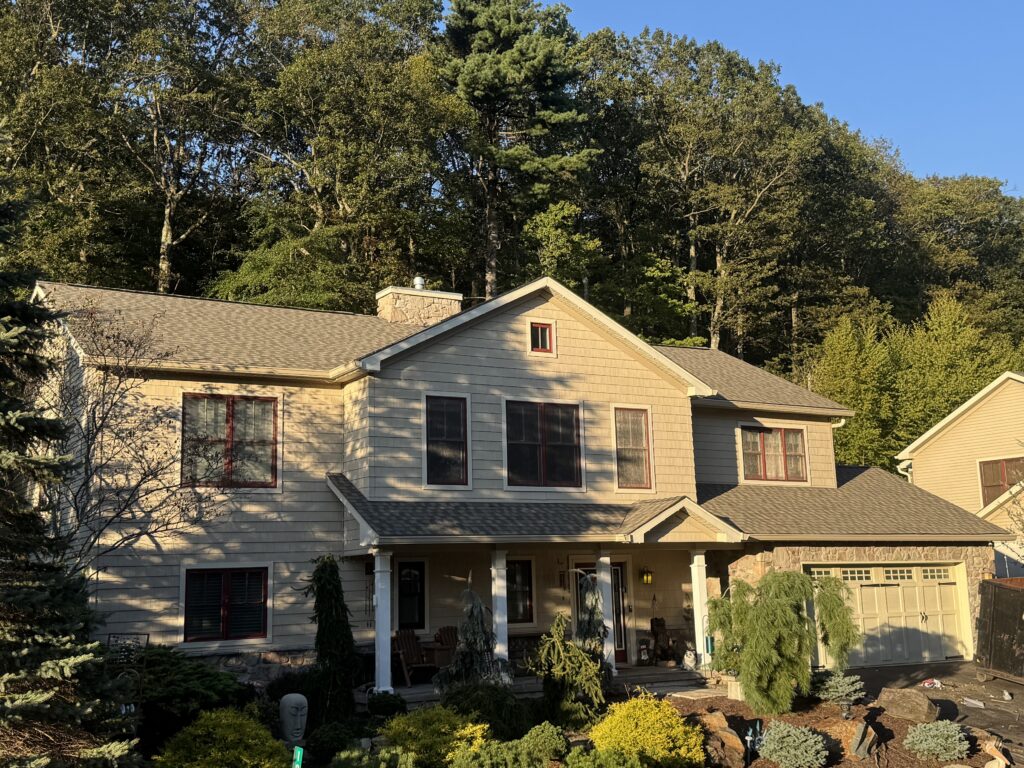 Shingle roof and home exterior from Golden Master’s project portfolio